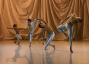 Sounddance (Cunningham, 1975/2012). Photo © Chris Nash.